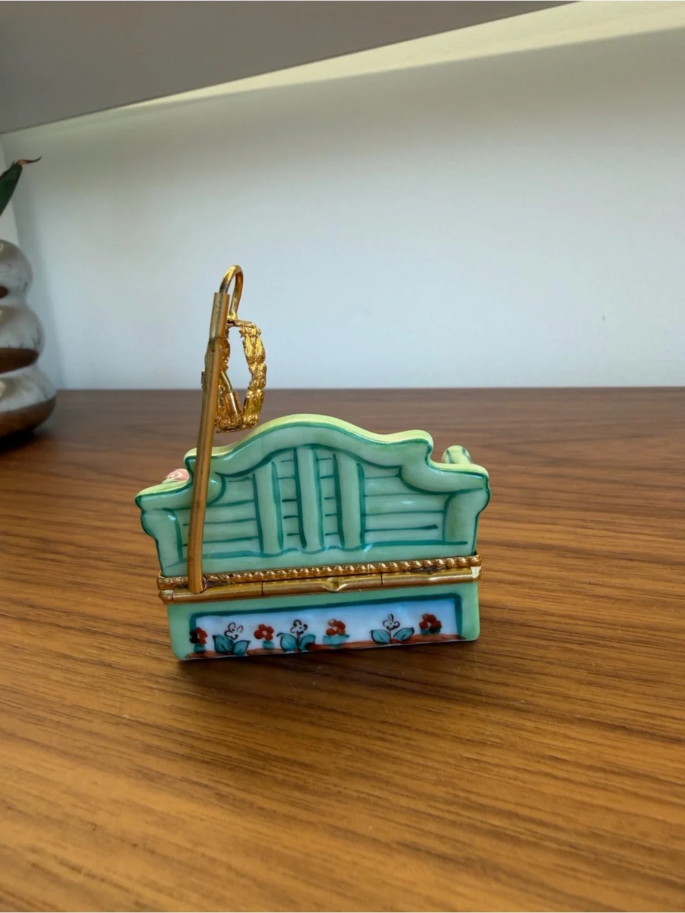 Rare Limoges Hand Painted Porcelain Day Bed With Hat + Lamp Trinket Box #26/500
